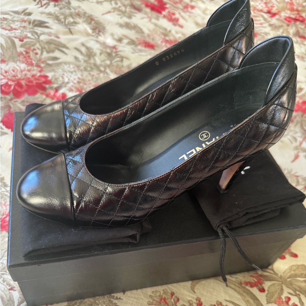 CHANEL QUILTED LEATHER PUMPS